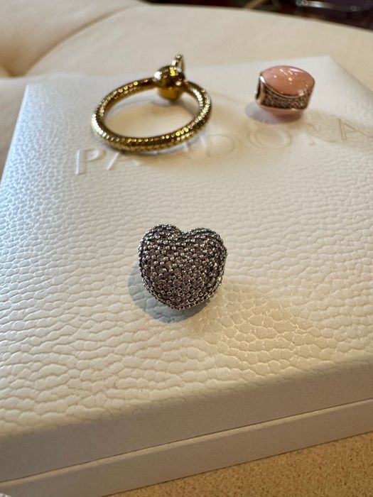 Оригинални златни и сребърни талисмани Pandora