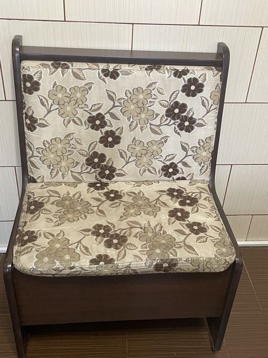 Colțar de bucătărie,format din 4 piese- 3lăzi pentru depozitare