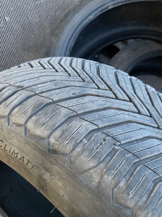 Продавам MIchelin crossclimate 2 всесезонни гуми 235/45/18 Dot 2023 5m
