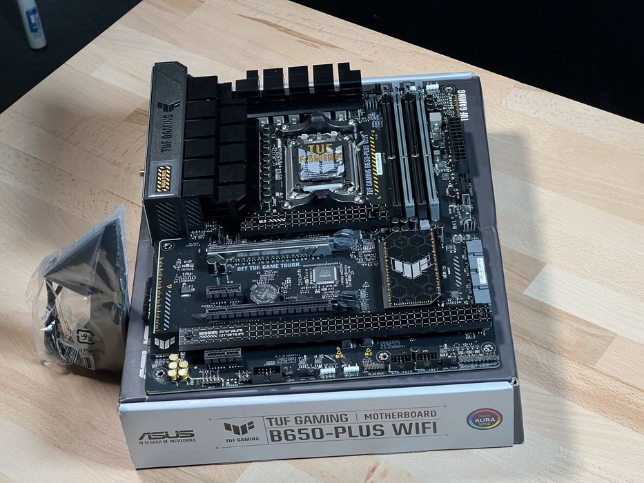 ASUS TUF GAMING B650-PLUS WIFI – 7 9800x3D 7 7800x3d