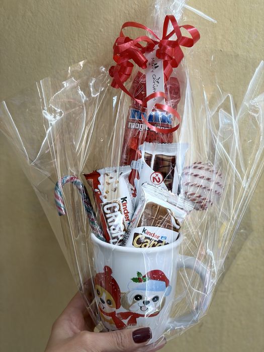 Коледна чаша с лакомства