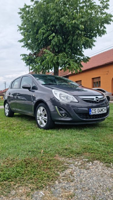 Opel corsa 2013 1.2 benzină