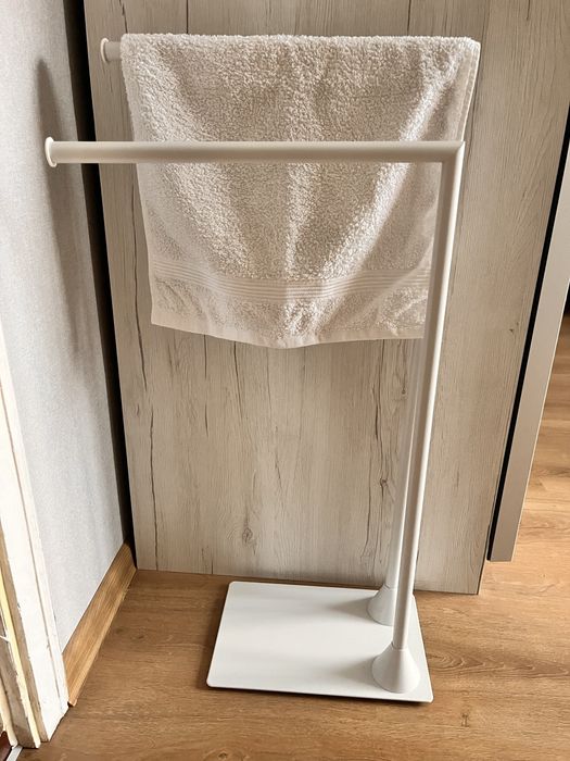 Седяща стойка за хавлии