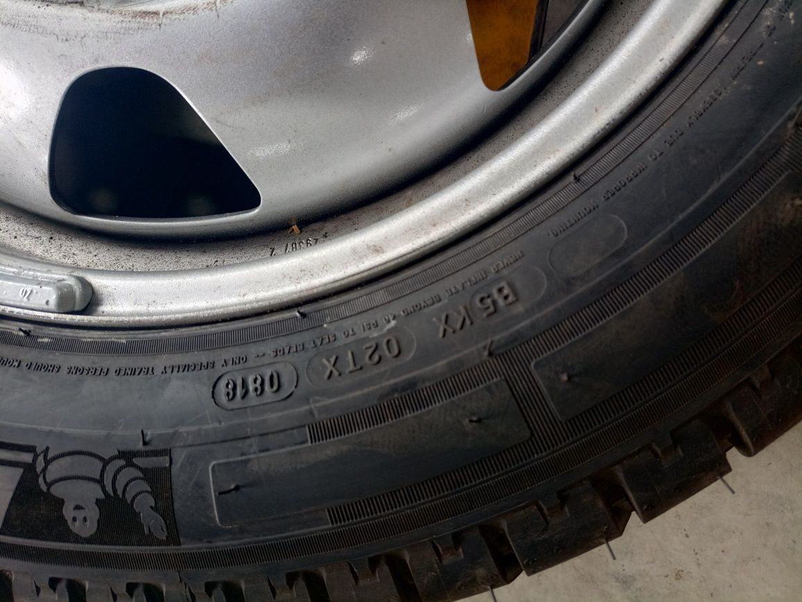 4 jante Volkswagen T5 echipate cu anvelope NOI Michelin 215/60 R17C