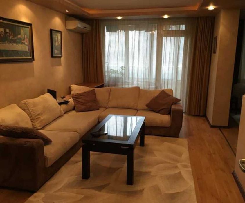 Тристаен апартамент в Хиподрума