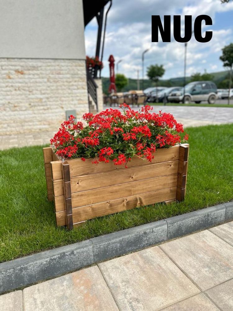 Jardiniere decorative pentru  flori, ghivece