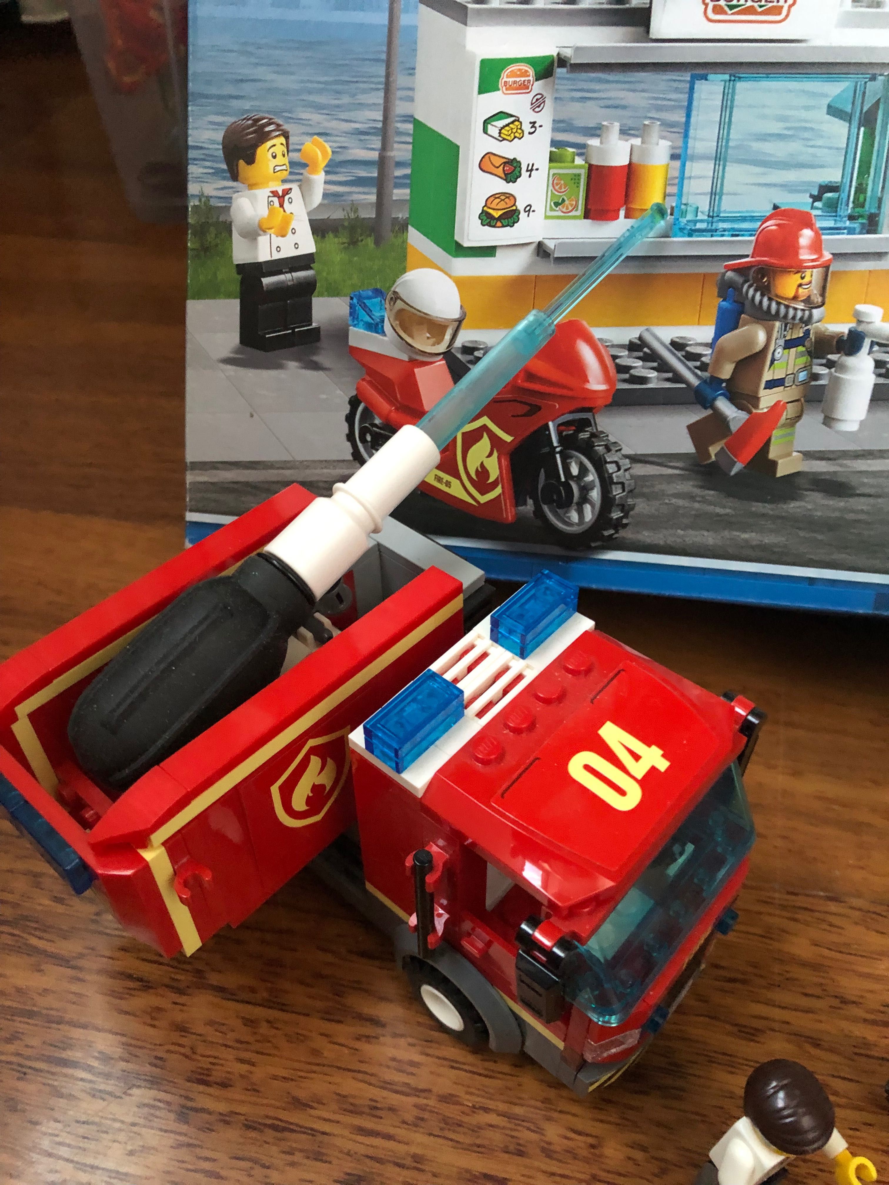 LEGO City Fire - Stingerea incendiului de la Burger Bar 60214