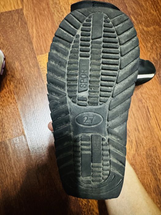 Продам зимнюю обувь детскую