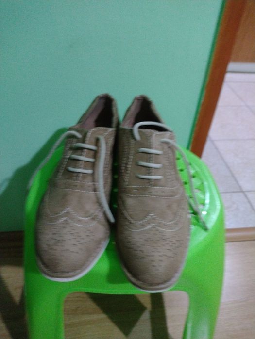 Чисто нови есенни обувки