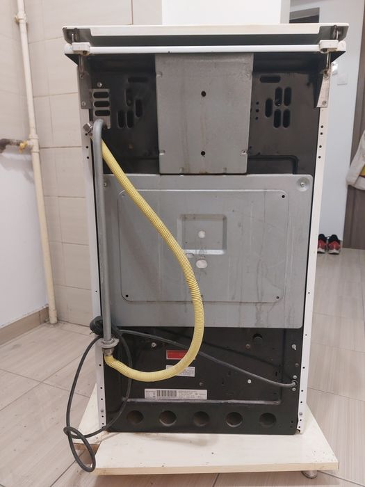 Aragaz Electrolux EKG501104W , 4 arzatoare, Gaz, Ceas avertizor, Alb