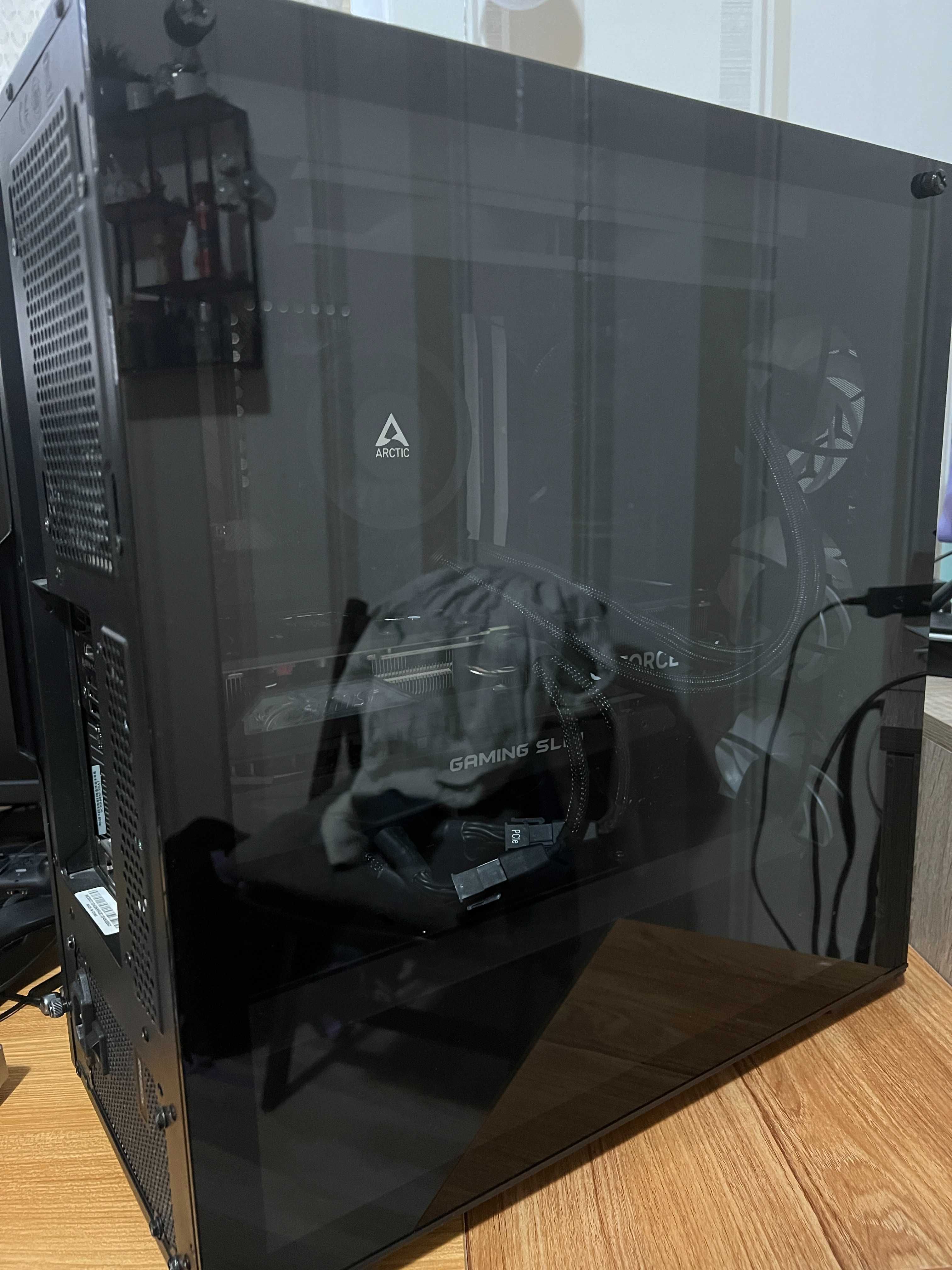 Геймърски компютър AMD Ryzen 7 7800X3D. RTX 4070 Ti, 32GB RAM
