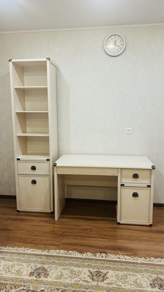 Продам письменный стол и шкаф стеллаж