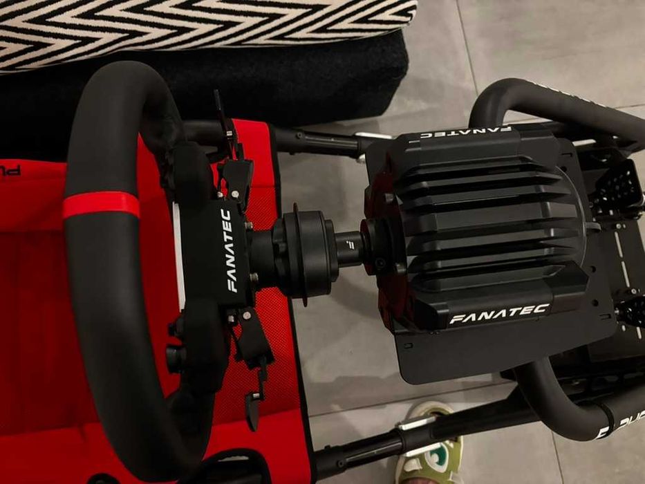 Simulator Fanatec DD Pro 8Nm + Playseat Trophy Red