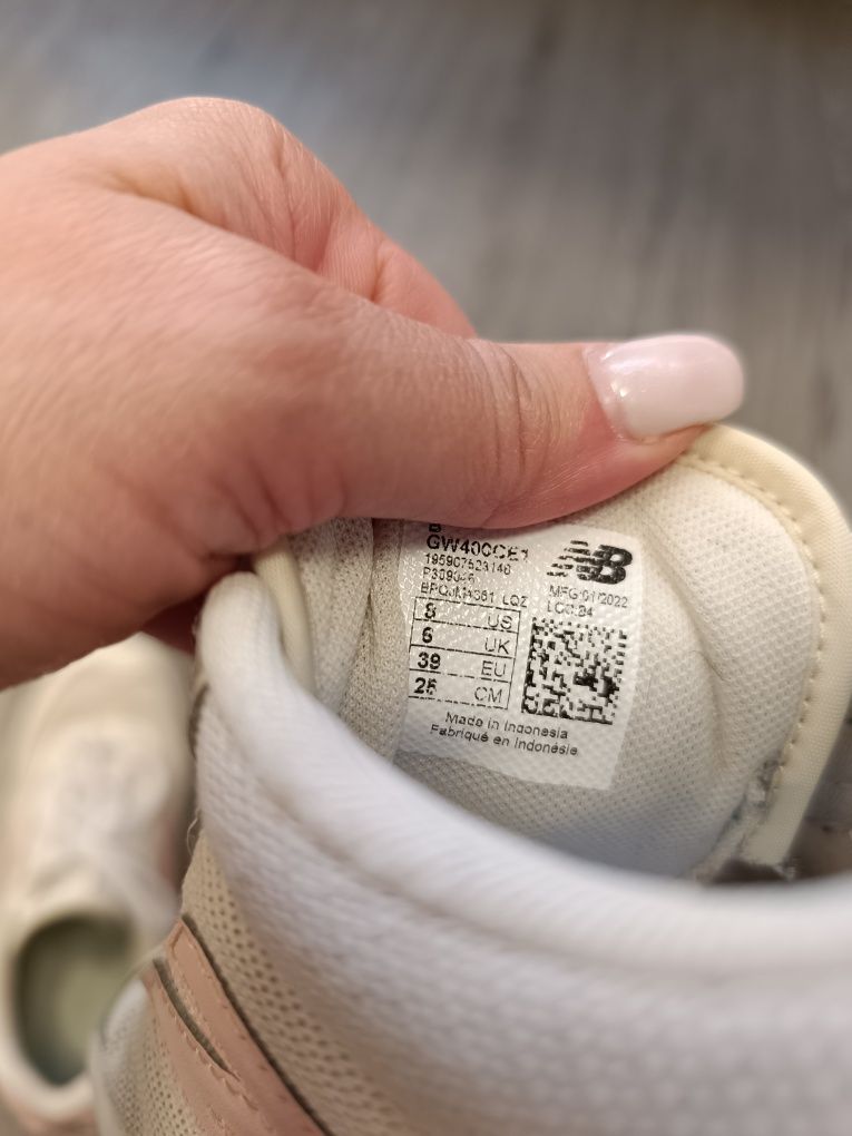 Маратонки new balance 400 39 номер