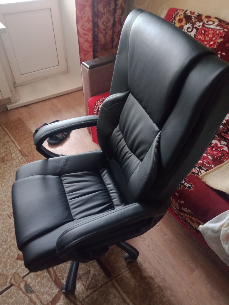 Кресло новое продам