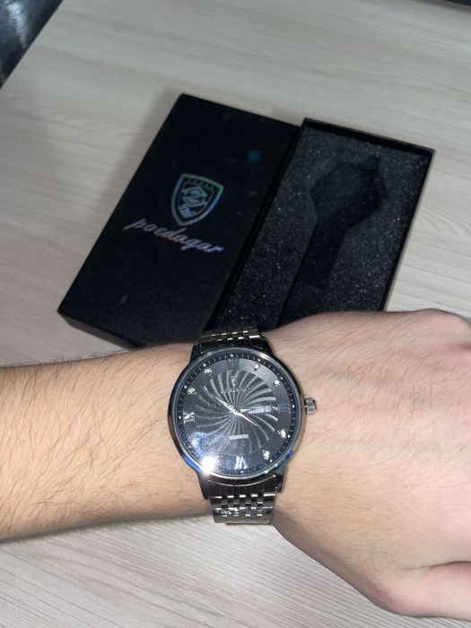 Часы наручные, в коробке