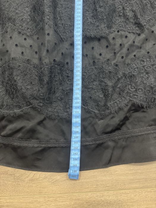 Черна рокля с дантела и сатен