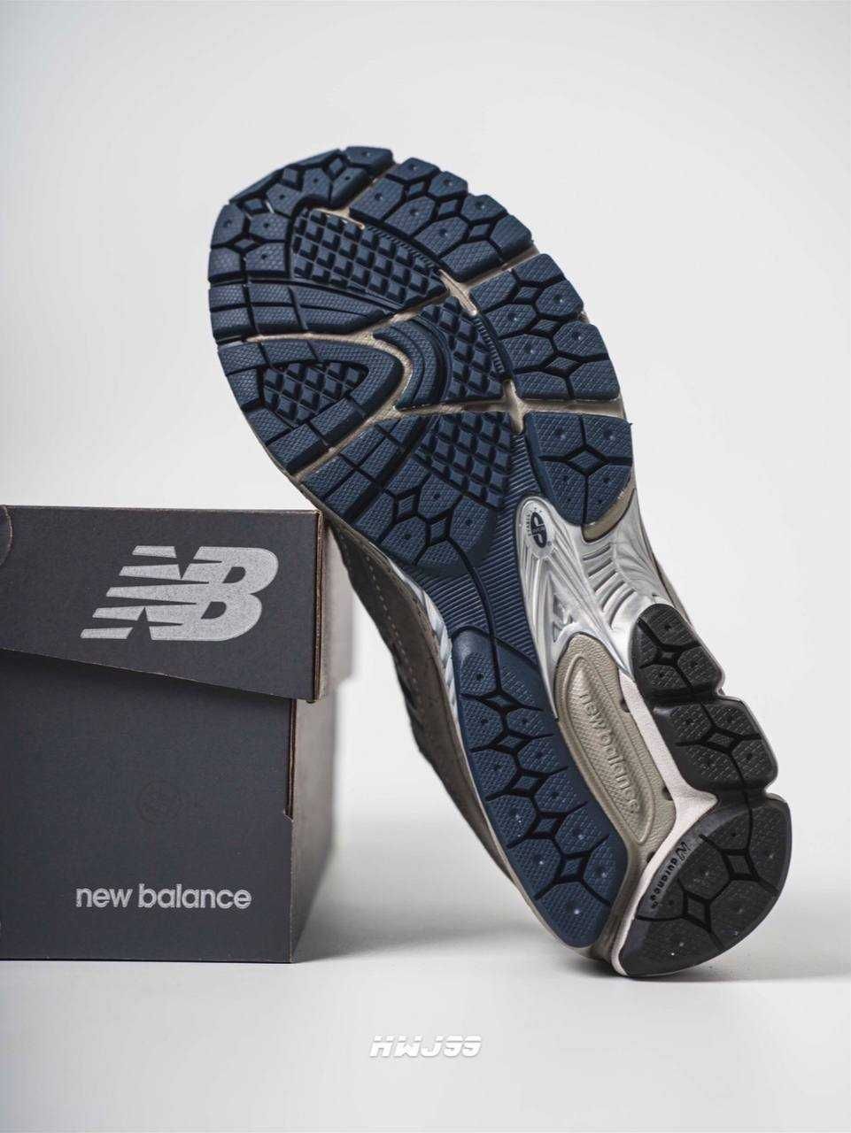 New Balance NB2002R