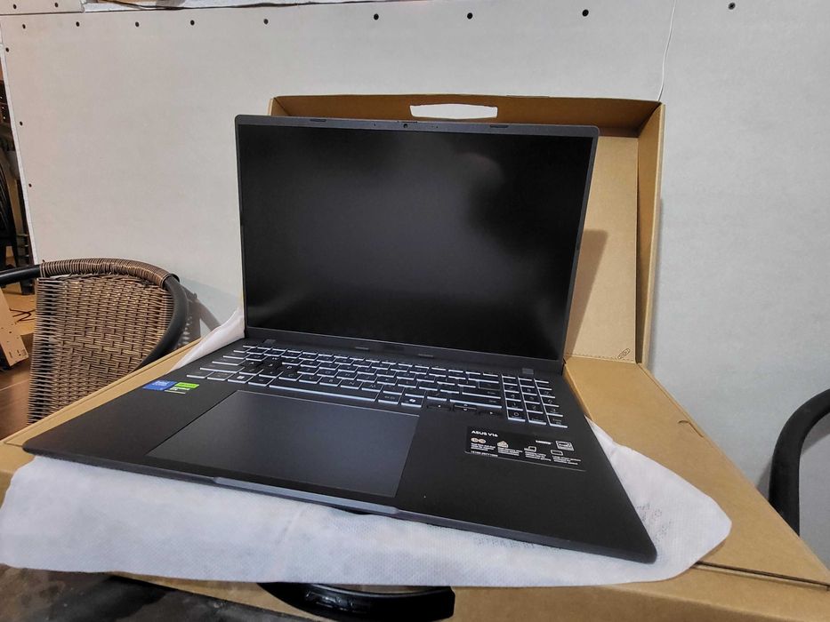 Laptop Nou Asus V360 (Gaming) cu intel core 5 (gen 15) Rtx 5050 de 8GB