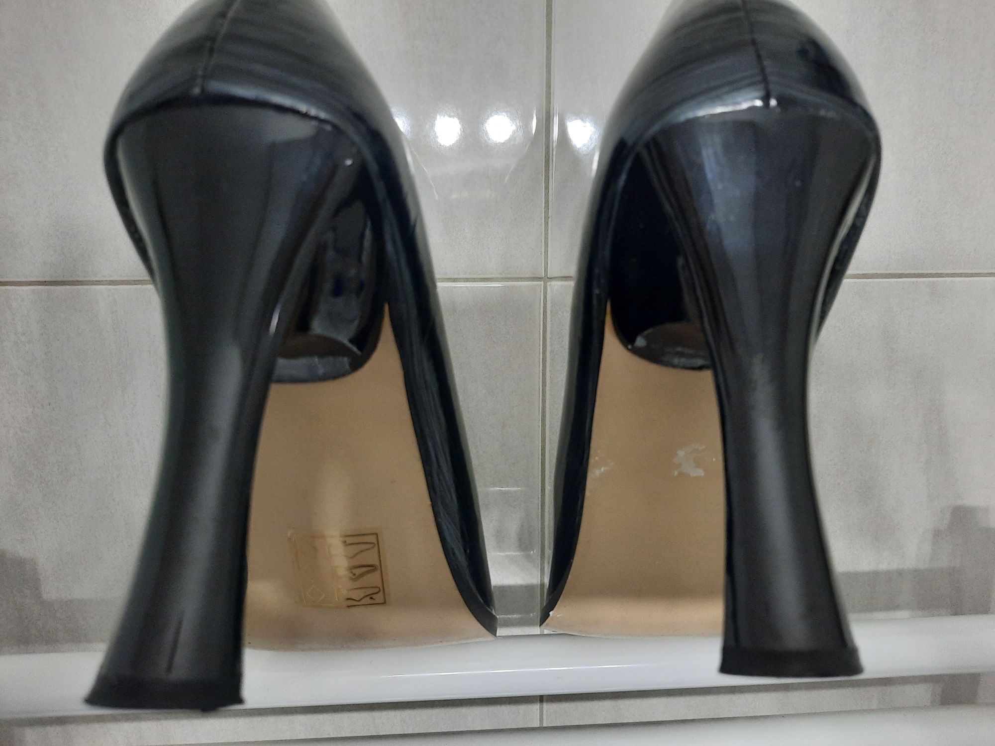 Pantofi stiletto nr 40,noi,eleganti si sandale strasuri,Pantofi 40