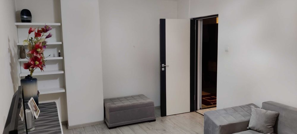 Inchiriez garsoniera decomandata B-dul Bucuresti (Ploiesti)