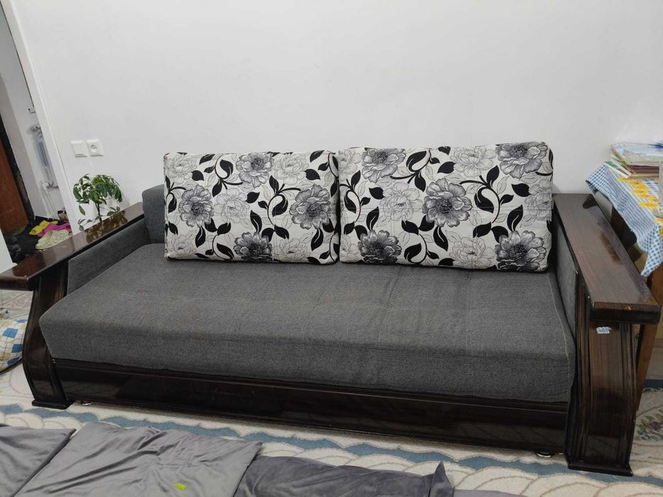 Б/у Диван раскладной, 2м