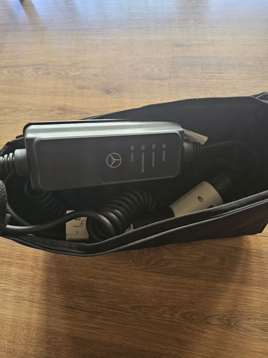 Кабел за зареждане на електрически Mercedes