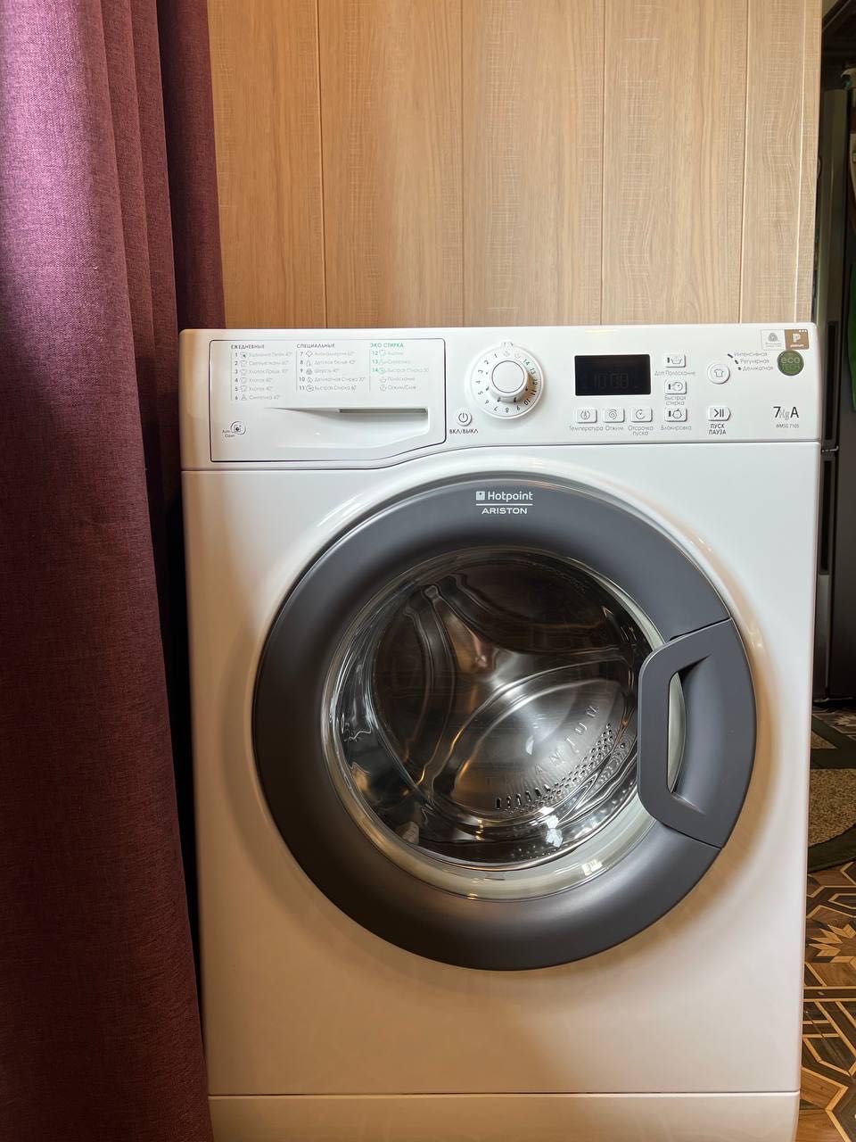 Продам стиральную машинку Hotpoint ARISTON