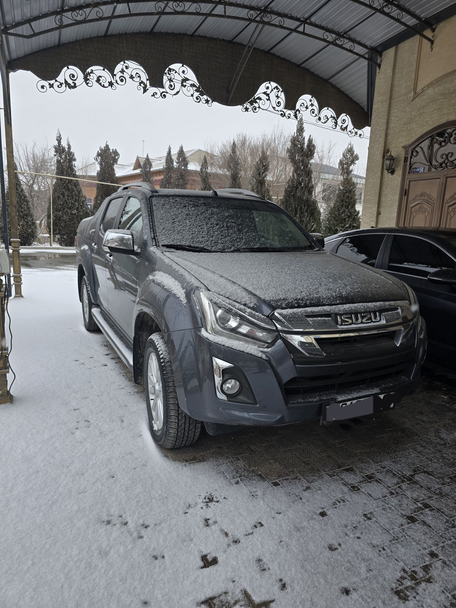 Isuzu D-MAX Full