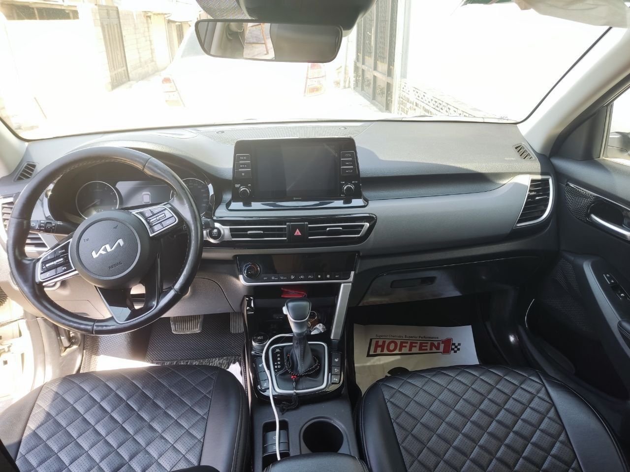 Продается автомобиль Kia Seltos Prestij. 3-позиция . Белый жемчуг