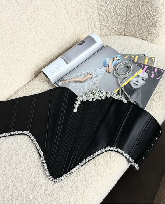 Corset Accesorizat Manual