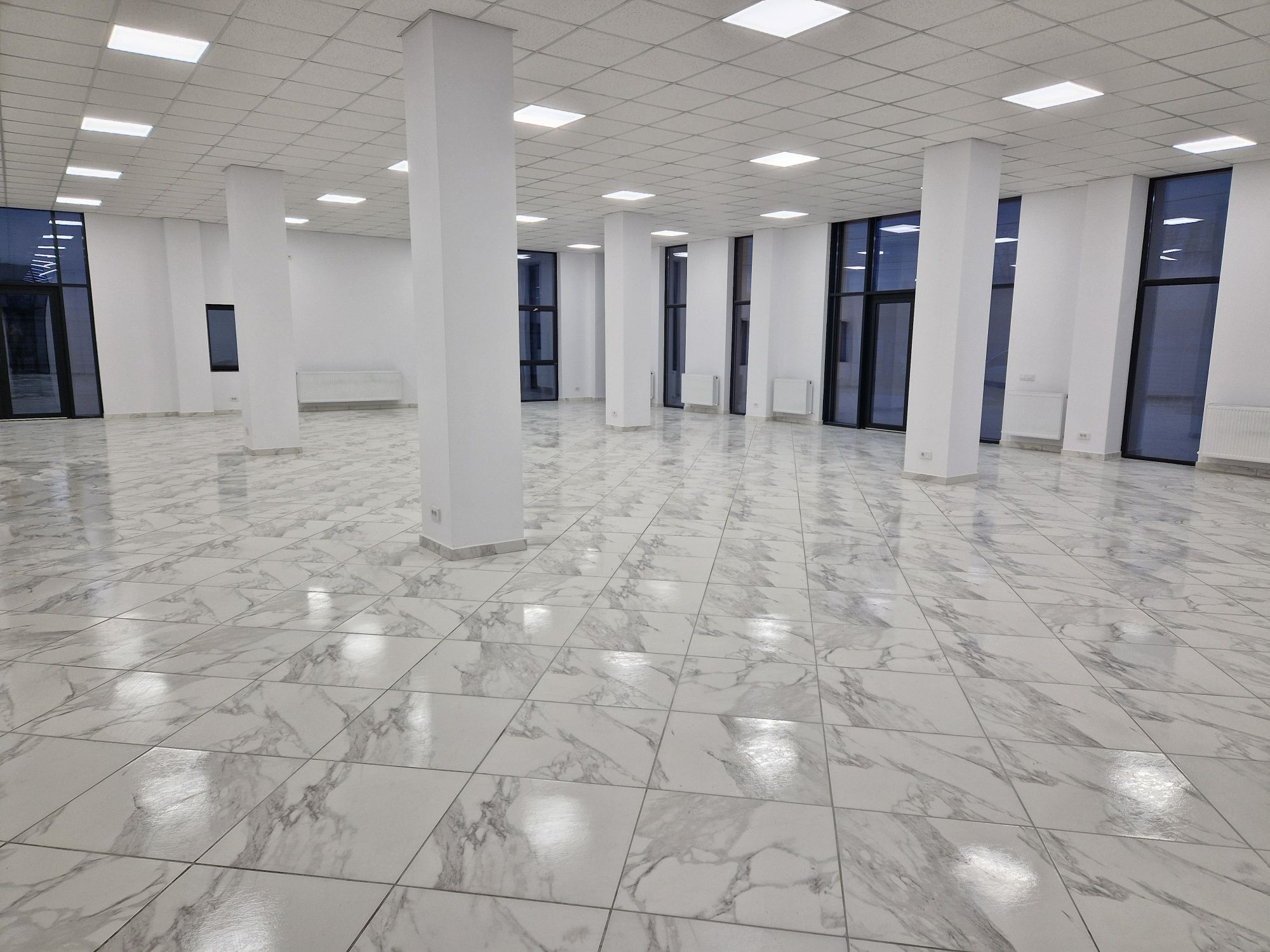Închiriez /Vând spațiu comercial.