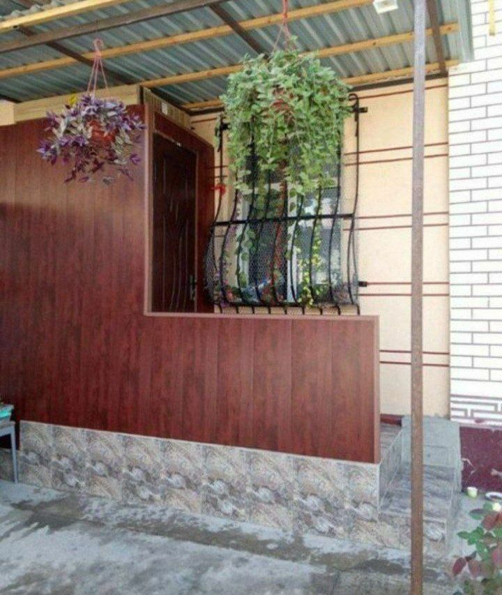 Продаётся малогабаритная студия в жатовском домике. На Куйлюке.
