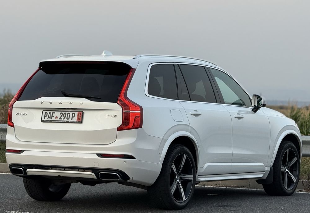 Volvo xc 90 R-design 7 locuri D5 235 cai 4x4 full options!!