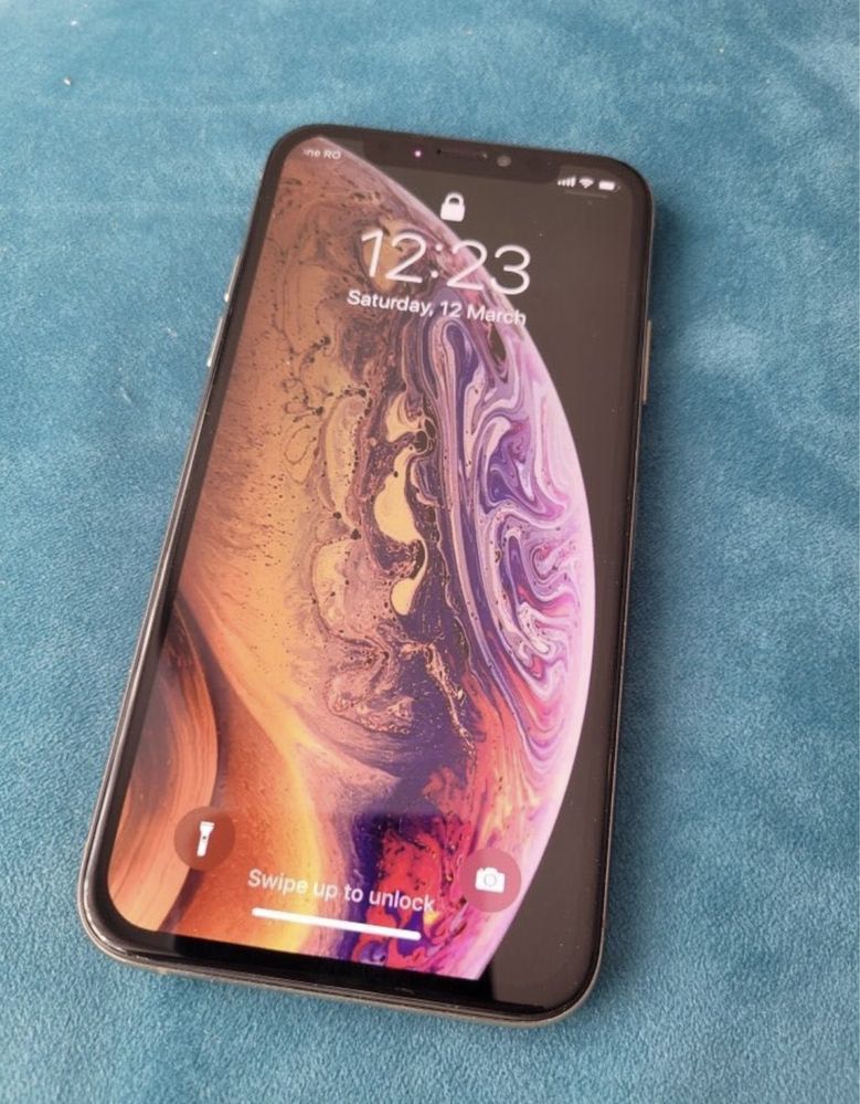 Vând Iphone Xs aproape nou