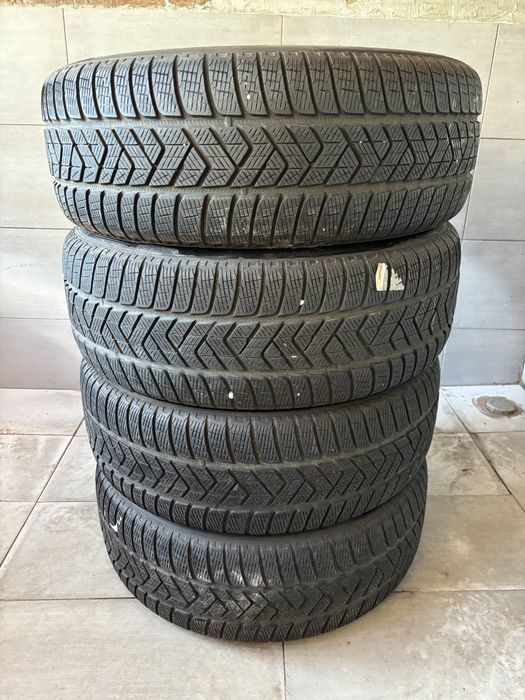 Anvelope de iarna Pirelli 235 55 R19