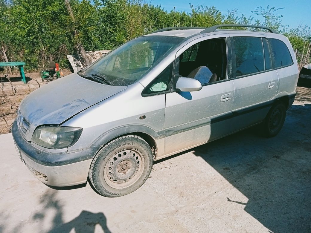 Dezmembrez Opel Zafira