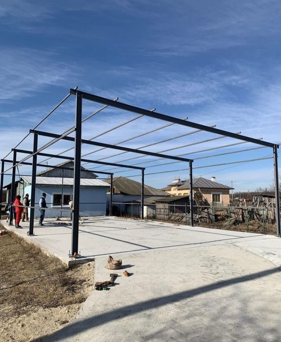 Vând hală metalică conform proiectului. Construcția este din panouri m