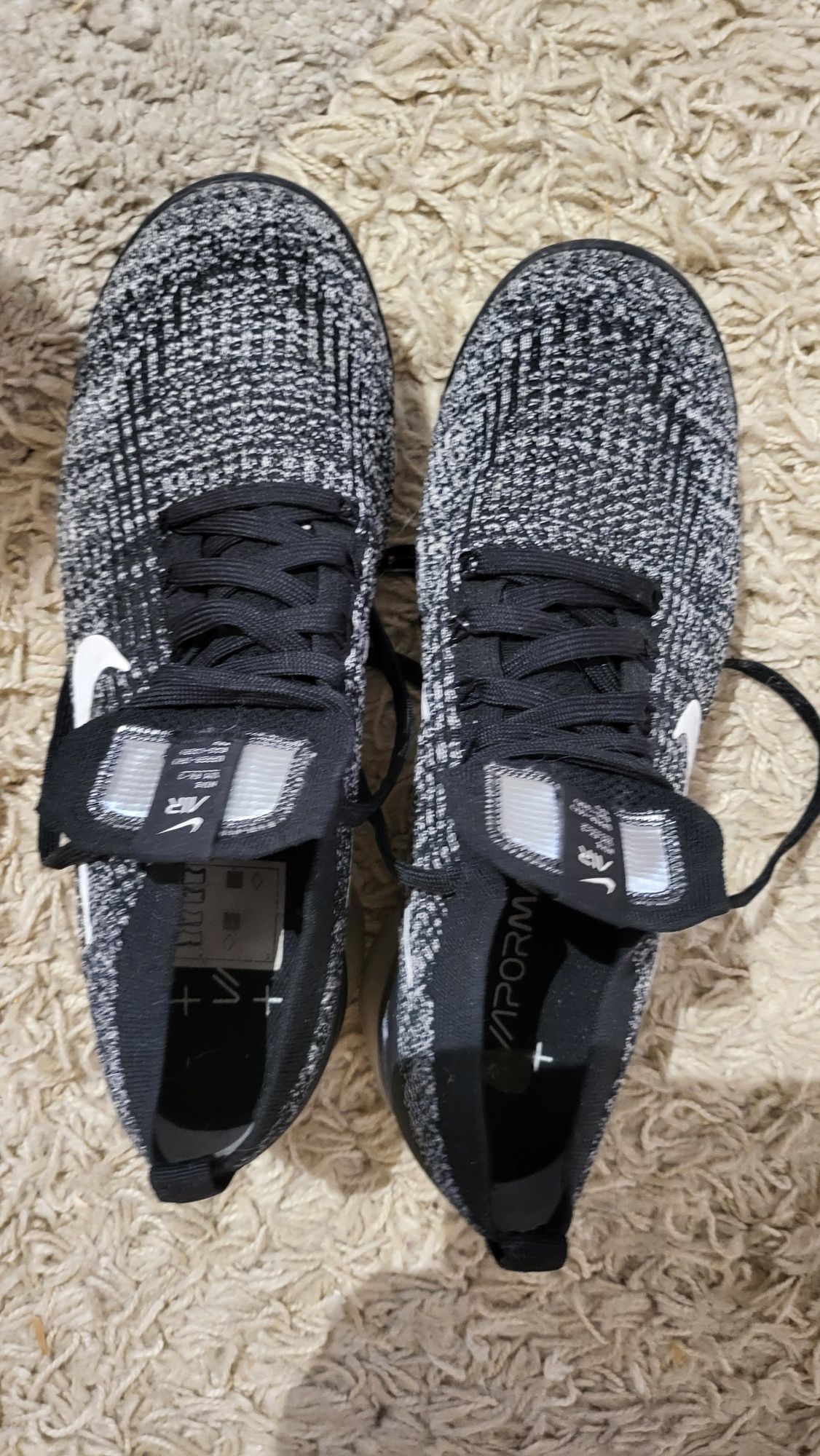 Маратонки Nike VaporMax размер 44.5 няма скъсано или спукано