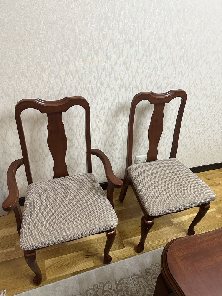 Стол со стульями