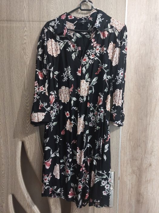 Rochie neagra cu flori, marimea 40