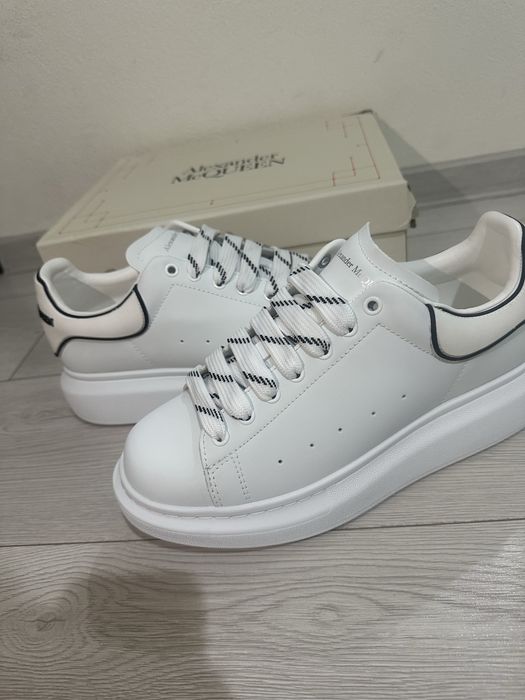 Alexander McQueen Adidasi