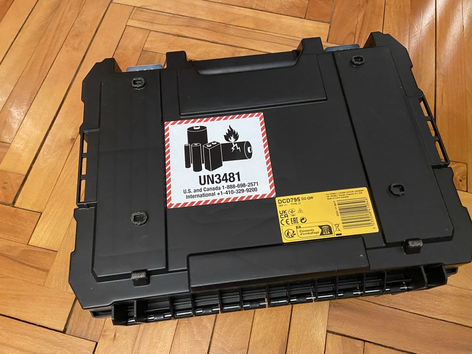 Valiza/Geanta pt.DCD795 & accesorii (inc&2x2Ah), noua originala-DeWALT