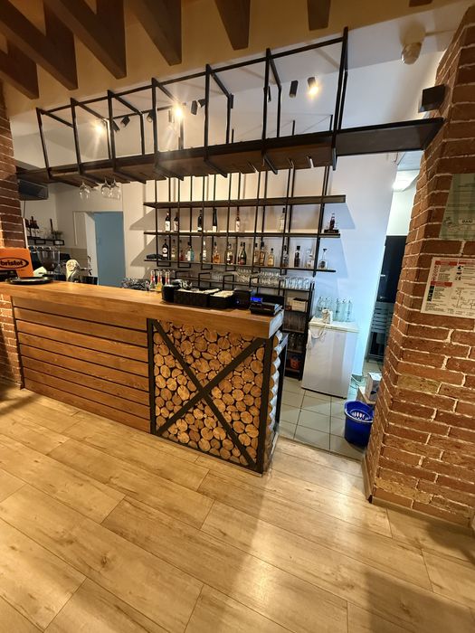 Vând restaurant gata de preluare.