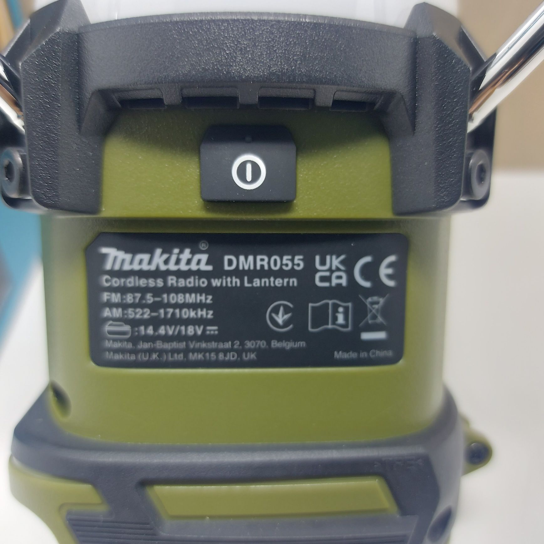 Радио фенер Makita DMR055