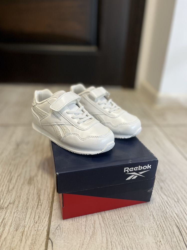 НОВИ маратонки Reebok