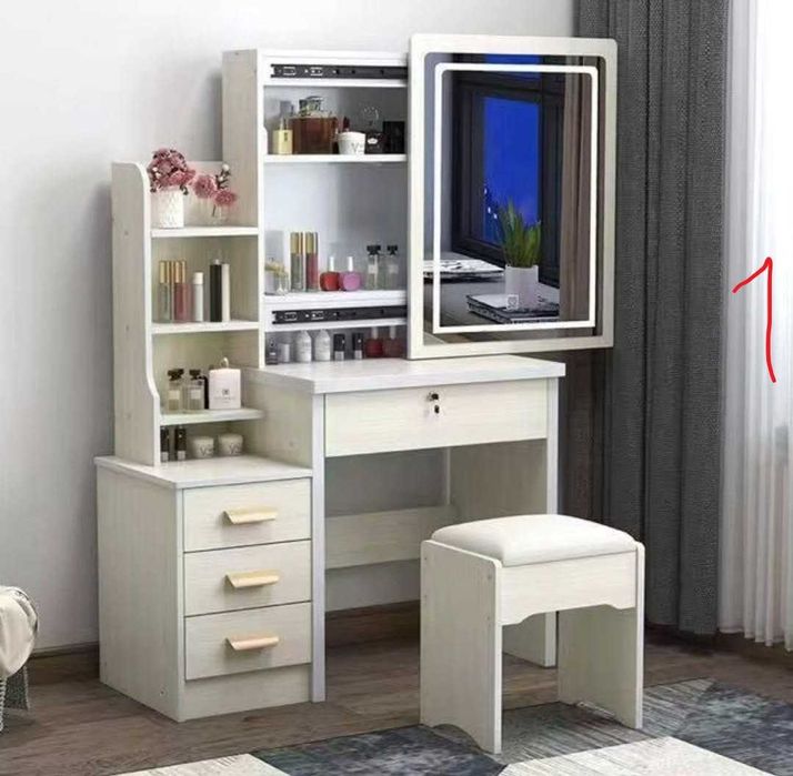 Стол для парфюмерии с зеркалом и выдвижными ящиками