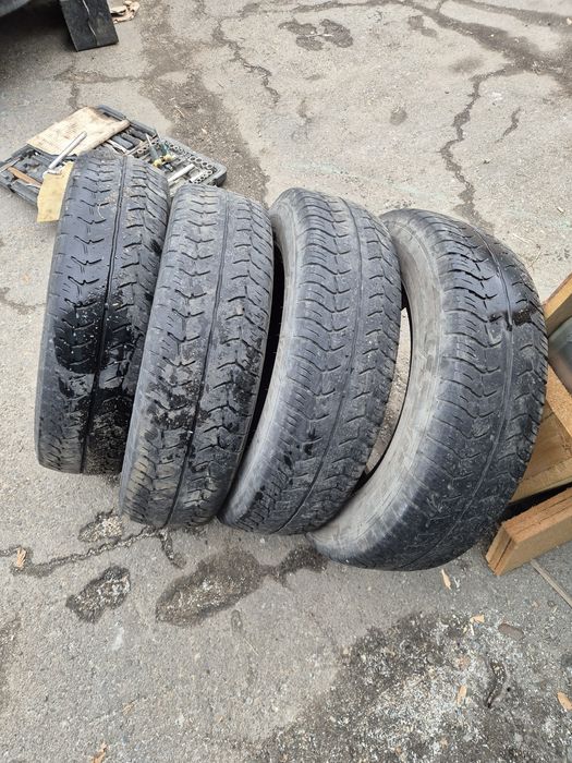 Газель резина б/у на запаску можно. Без порезов