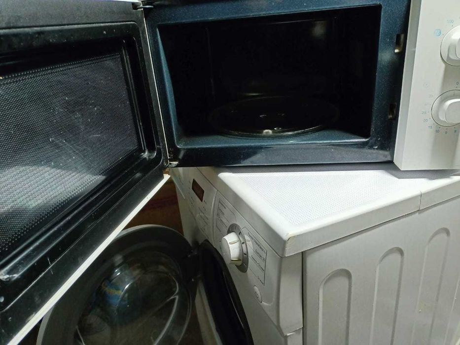 Продам рабочую микроволновую печь.