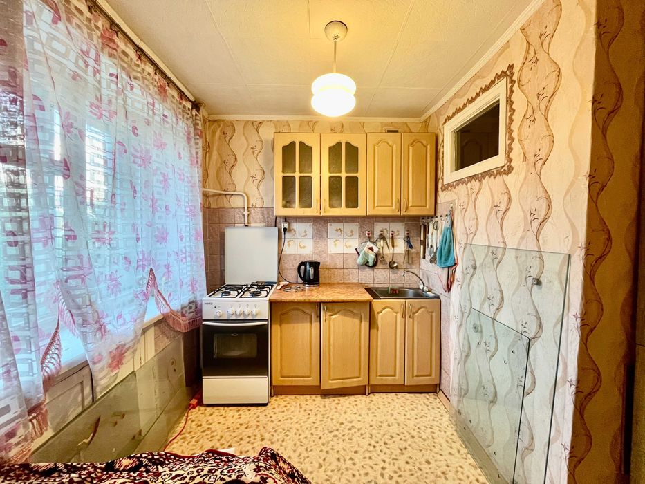 4-комнатная на Блюхера, возле магазина Мебель ][